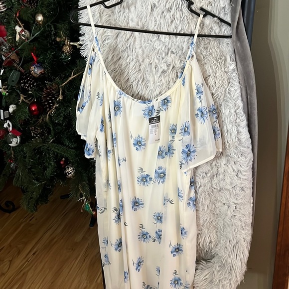 Dress - Picture 1 of 3